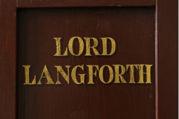 イギリスアンティーク　Lloyd’s Antiques(ロイズアンティークス)取り扱い　紋章入りのポロクラブの4連ロッカー　(R-086207)