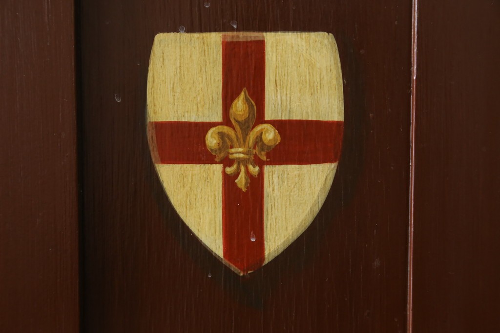 イギリスアンティーク　Lloyd’s Antiques(ロイズアンティークス)取り扱い　紋章入りのポロクラブの4連ロッカー　(R-086207)