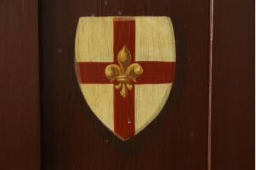 イギリスアンティーク　Lloyd’s Antiques(ロイズアンティークス)取り扱い　紋章入りのポロクラブの4連ロッカー　(R-086207)