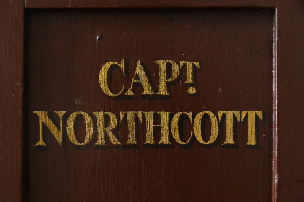 イギリスアンティーク　Lloyd’s Antiques(ロイズアンティークス)取り扱い　紋章入りのポロクラブの4連ロッカー　(R-086207)