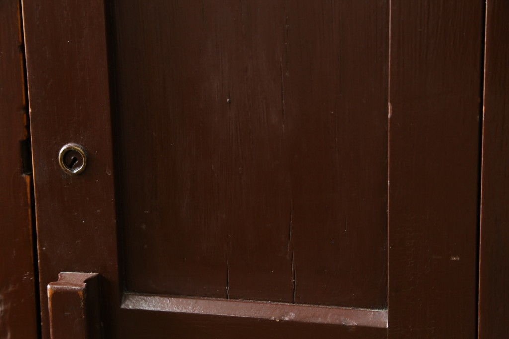 イギリスアンティーク　Lloyd’s Antiques(ロイズアンティークス)取り扱い　紋章入りのポロクラブの4連ロッカー　(R-086207)