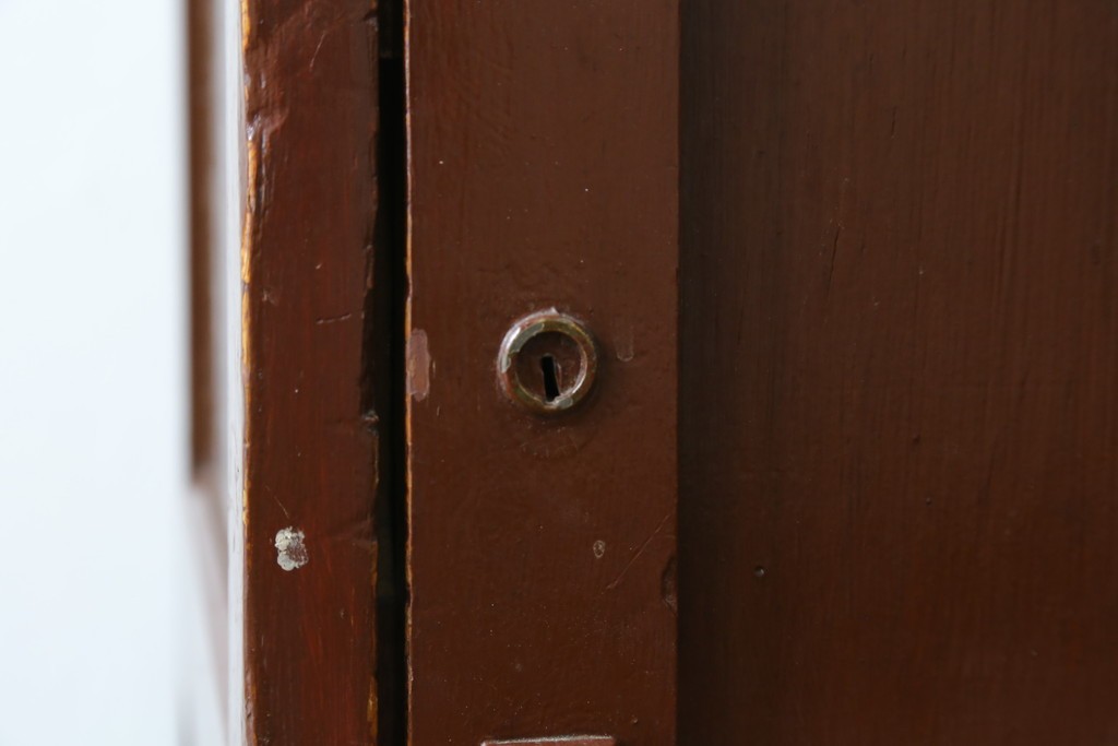 イギリスアンティーク　Lloyd’s Antiques(ロイズアンティークス)取り扱い　紋章入りのポロクラブの4連ロッカー　(R-086207)