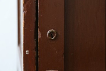 イギリスアンティーク　Lloyd’s Antiques(ロイズアンティークス)取り扱い　紋章入りのポロクラブの4連ロッカー　(R-086207)