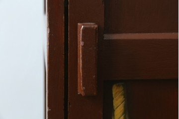 イギリスアンティーク　Lloyd’s Antiques(ロイズアンティークス)取り扱い　紋章入りのポロクラブの4連ロッカー　(R-086207)