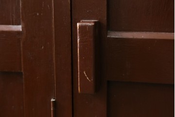 イギリスアンティーク　Lloyd’s Antiques(ロイズアンティークス)取り扱い　紋章入りのポロクラブの4連ロッカー　(R-086207)