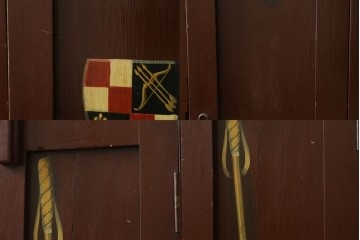 イギリスアンティーク　Lloyd’s Antiques(ロイズアンティークス)取り扱い　紋章入りのポロクラブの4連ロッカー　(R-086207)