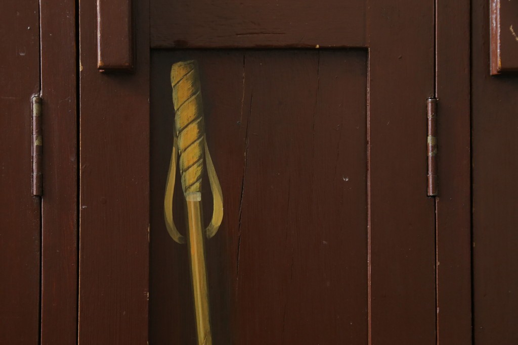 イギリスアンティーク　Lloyd’s Antiques(ロイズアンティークス)取り扱い　紋章入りのポロクラブの4連ロッカー　(R-086207)