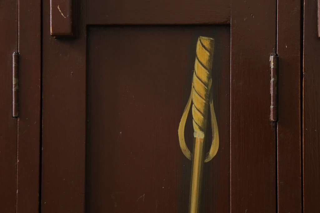 イギリスアンティーク　Lloyd’s Antiques(ロイズアンティークス)取り扱い　紋章入りのポロクラブの4連ロッカー　(R-086207)