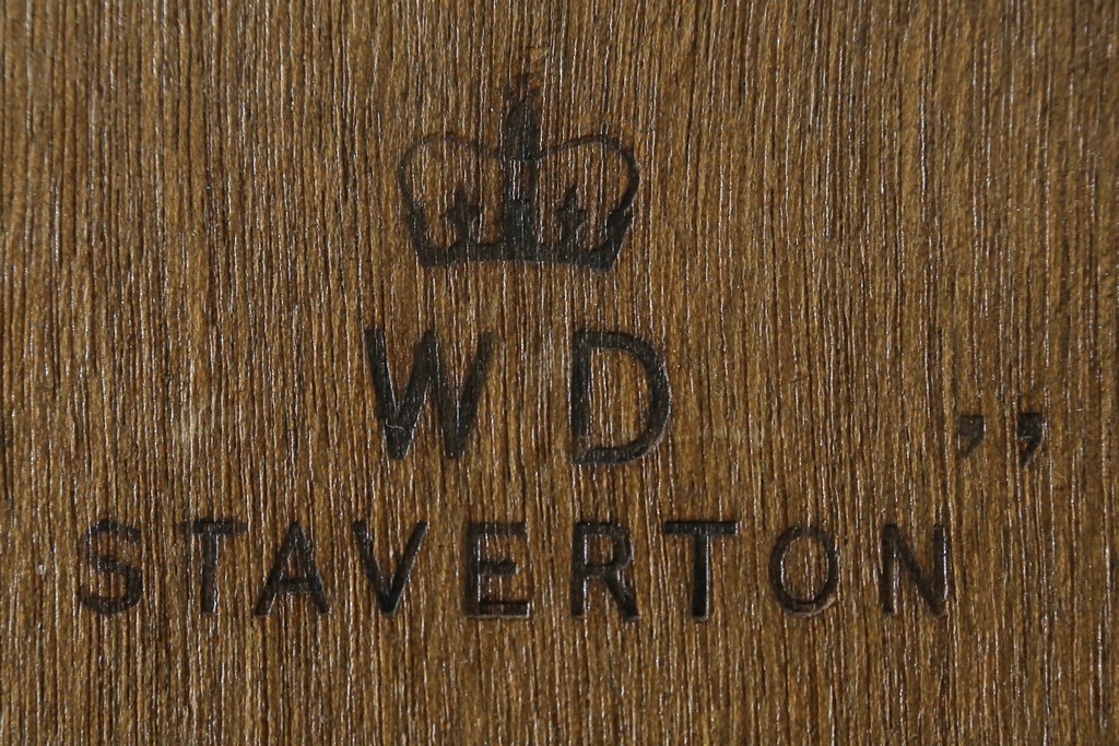 イギリスアンティーク　Lloyd’s Antiques(ロイズアンティークス)取り扱い　紋章入りのポロクラブの4連ロッカー　(R-086207)