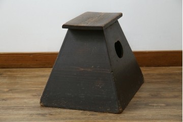 和製アンティーク　明治～大正期　くり抜きの意匠が愛らしい踏み台　(R-086209)