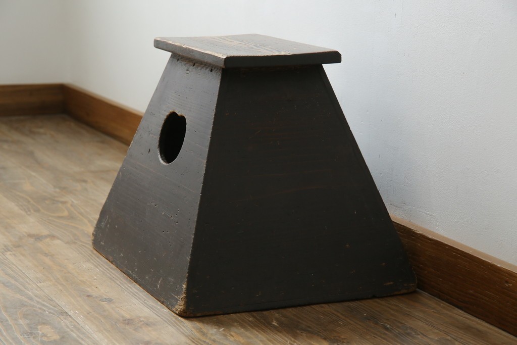 和製アンティーク　明治～大正期　くり抜きの意匠が愛らしい踏み台　(R-086209)