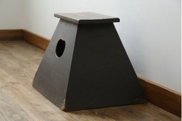 和製アンティーク　明治～大正期　くり抜きの意匠が愛らしい踏み台　(R-086209)