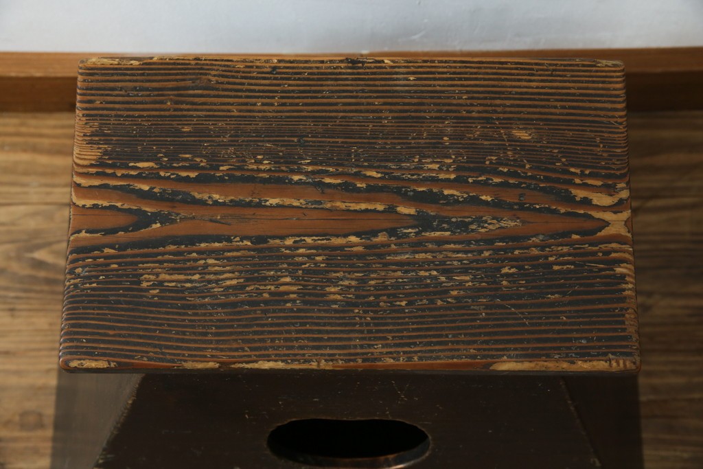 和製アンティーク　明治～大正期　くり抜きの意匠が愛らしい踏み台　(R-086209)