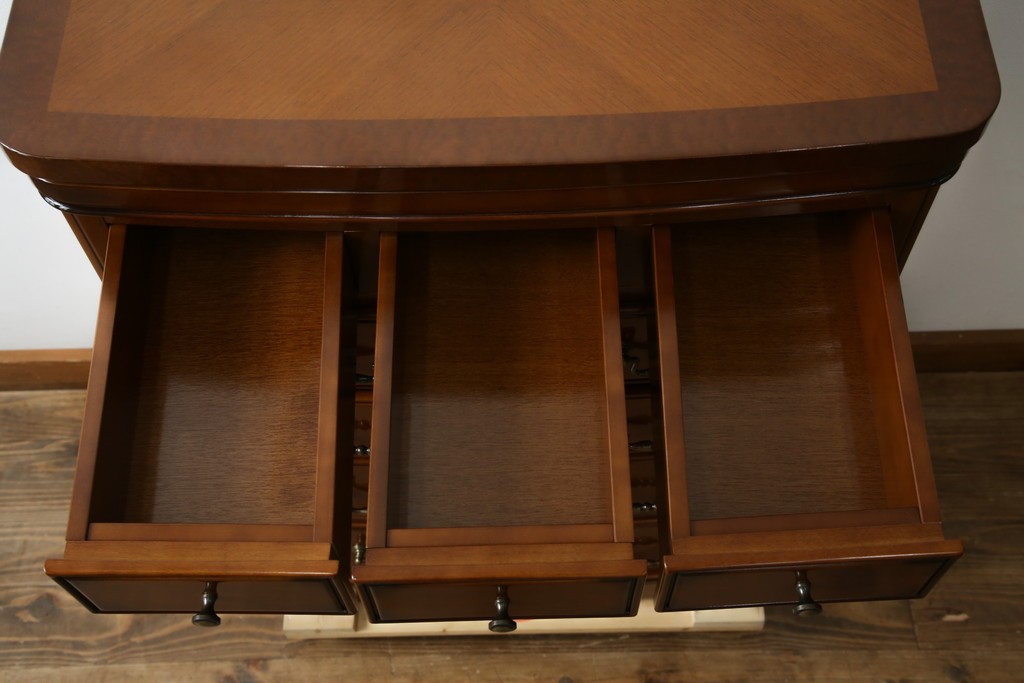 中古　美品　maruni(マルニ木工)　高級ライン ブリタニアシリーズ　アンティーク調の深い色合い×クラシカルな引き手が魅力のチェスト66　定価約54万円　(R-086213)