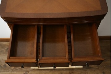 中古　美品　maruni(マルニ木工)　高級ライン ブリタニアシリーズ　アンティーク調の深い色合い×クラシカルな引き手が魅力のチェスト66　定価約54万円　(R-086213)