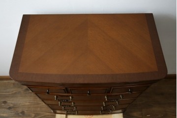 中古　美品　maruni(マルニ木工)　高級ライン ブリタニアシリーズ　アンティーク調の深い色合い×クラシカルな引き手が魅力のチェスト66　定価約54万円　(R-086213)