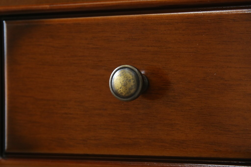 中古　美品　maruni(マルニ木工)　高級ライン ブリタニアシリーズ　アンティーク調の深い色合い×クラシカルな引き手が魅力のチェスト66　定価約54万円　(R-086213)