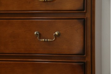 中古　美品　maruni(マルニ木工)　高級ライン ブリタニアシリーズ　アンティーク調の深い色合い×クラシカルな引き手が魅力のチェスト66　定価約54万円　(R-086213)