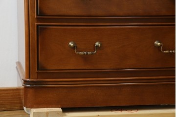 中古　美品　maruni(マルニ木工)　高級ライン ブリタニアシリーズ　アンティーク調の深い色合い×クラシカルな引き手が魅力のチェスト66　定価約54万円　(R-086213)