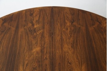 デンマークヴィンテージ　希少　ローズウッド材　Ole Hald(オーレ・ハルド)デザイン　天板のエッジが美しいラウンドダイニングテーブル　(R-086214)