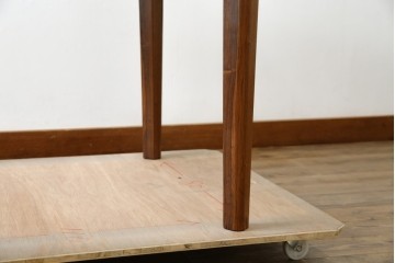 デンマークヴィンテージ　希少　ローズウッド材　Ole Hald(オーレ・ハルド)デザイン　天板のエッジが美しいラウンドダイニングテーブル　(R-086214)