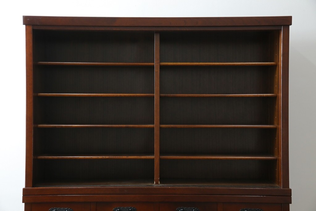 中古　欅(ケヤキ)材　鋲打ちデザインの格子戸が魅力の水屋箪笥サイドボード　(R-086216)