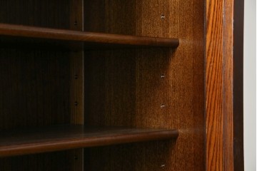 中古　欅(ケヤキ)材　鋲打ちデザインの格子戸が魅力の水屋箪笥サイドボード　(R-086216)