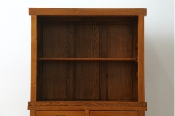 中古　美品　楡(ニレ)材　すっきりとした格子引き戸の小振りな水屋箪笥　(R-086218)