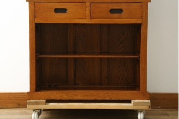 中古　美品　楡(ニレ)材　すっきりとした格子引き戸の小振りな水屋箪笥　(R-086218)