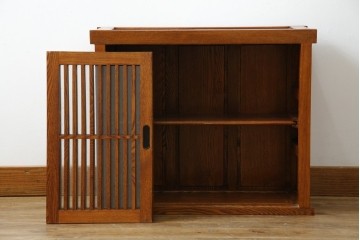 中古　美品　楡(ニレ)材　すっきりとした格子引き戸の小振りなキャビネット　(R-086219)