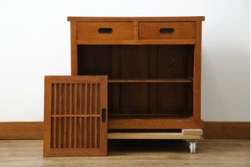 中古　美品　楡(ニレ)材　引き出し2杯付きの小振りな格子戸キャビネット　(R-086220)