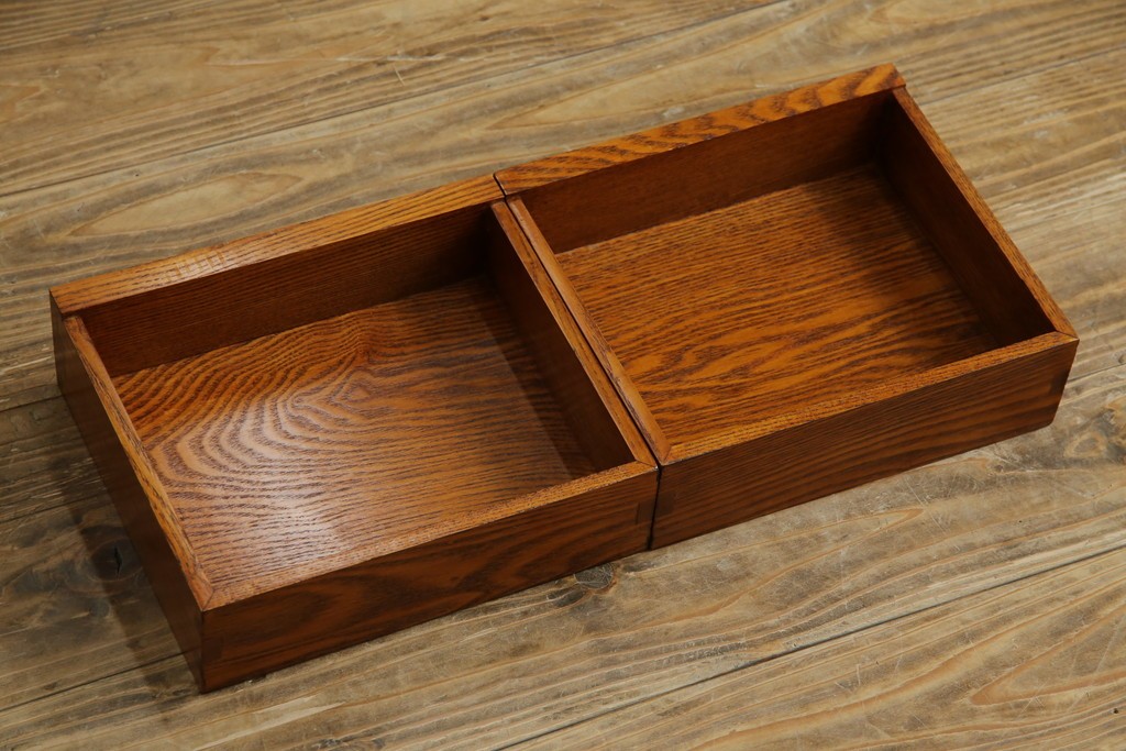 中古　美品　楡(ニレ)材　引き出し2杯付きの小振りな格子戸キャビネット　(R-086220)