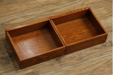 中古　美品　楡(ニレ)材　引き出し2杯付きの小振りな格子戸キャビネット　(R-086220)