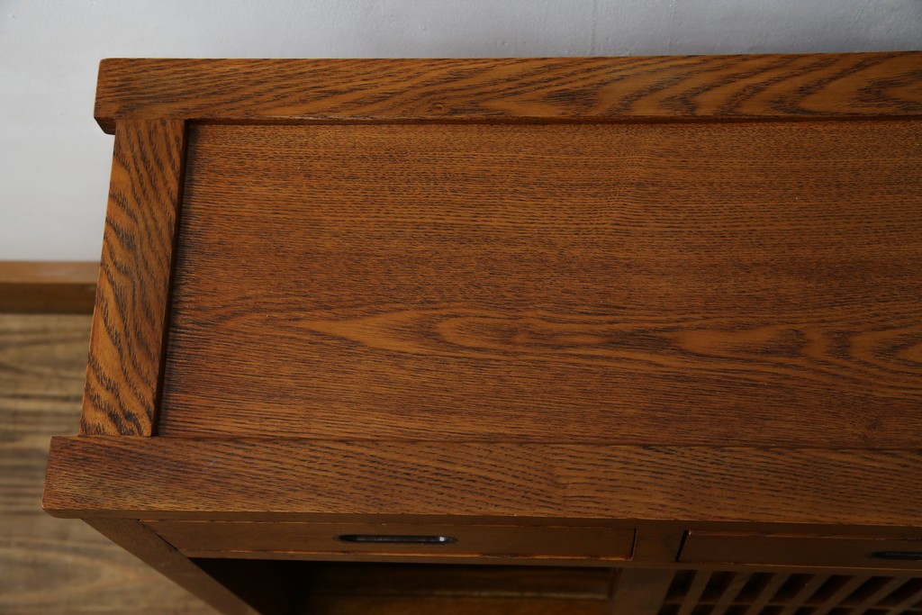 中古　美品　楡(ニレ)材　引き出し2杯付きの小振りな格子戸キャビネット　(R-086220)