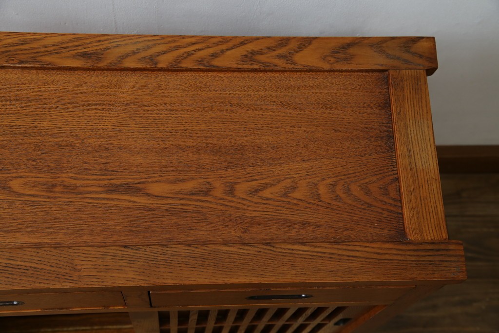 中古　美品　楡(ニレ)材　引き出し2杯付きの小振りな格子戸キャビネット　(R-086220)