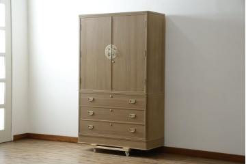 中古　美品　伝統工芸品　一級技能士 有本一郎作・久光刻　繊細な彫刻が美しい加茂総桐箪笥　定価約150万円　(R-086221)