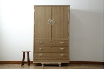 中古　美品　伝統工芸品　一級技能士 有本一郎作・久光刻　繊細な彫刻が美しい加茂総桐箪笥　定価約150万円　(R-086221)