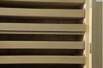 中古　美品　伝統工芸品　一級技能士 有本一郎作・久光刻　繊細な彫刻が美しい加茂総桐箪笥　定価約150万円　(R-086221)