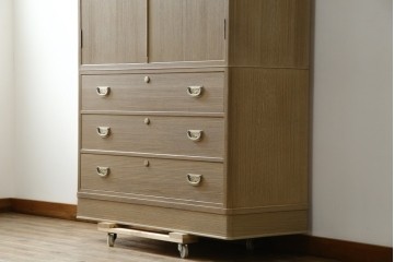 中古　美品　伝統工芸品　一級技能士 有本一郎作・久光刻　繊細な彫刻が美しい加茂総桐箪笥　定価約150万円　(R-086221)