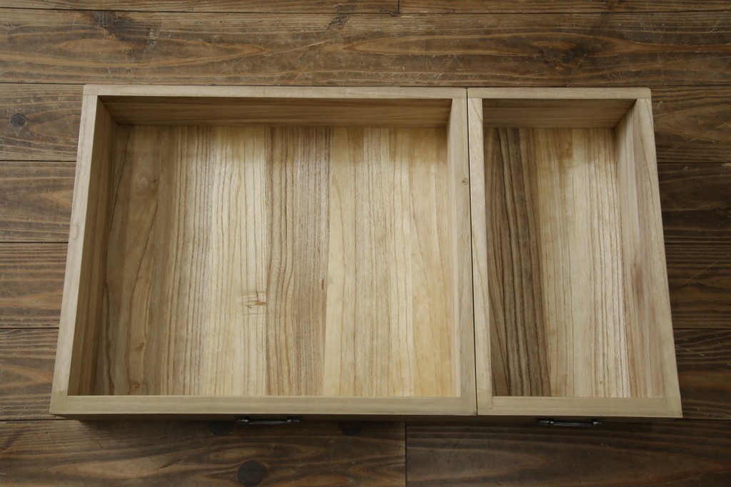 中古　美品　伝統工芸品　一級技能士 有本一郎作・久光刻　繊細な彫刻が美しい加茂総桐箪笥　定価約150万円　(R-086221)