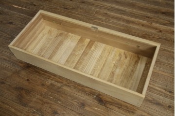 中古　美品　伝統工芸品　一級技能士 有本一郎作・久光刻　繊細な彫刻が美しい加茂総桐箪笥　定価約150万円　(R-086221)