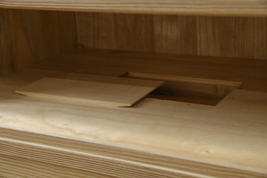 中古　美品　伝統工芸品　一級技能士 有本一郎作・久光刻　繊細な彫刻が美しい加茂総桐箪笥　定価約150万円　(R-086221)