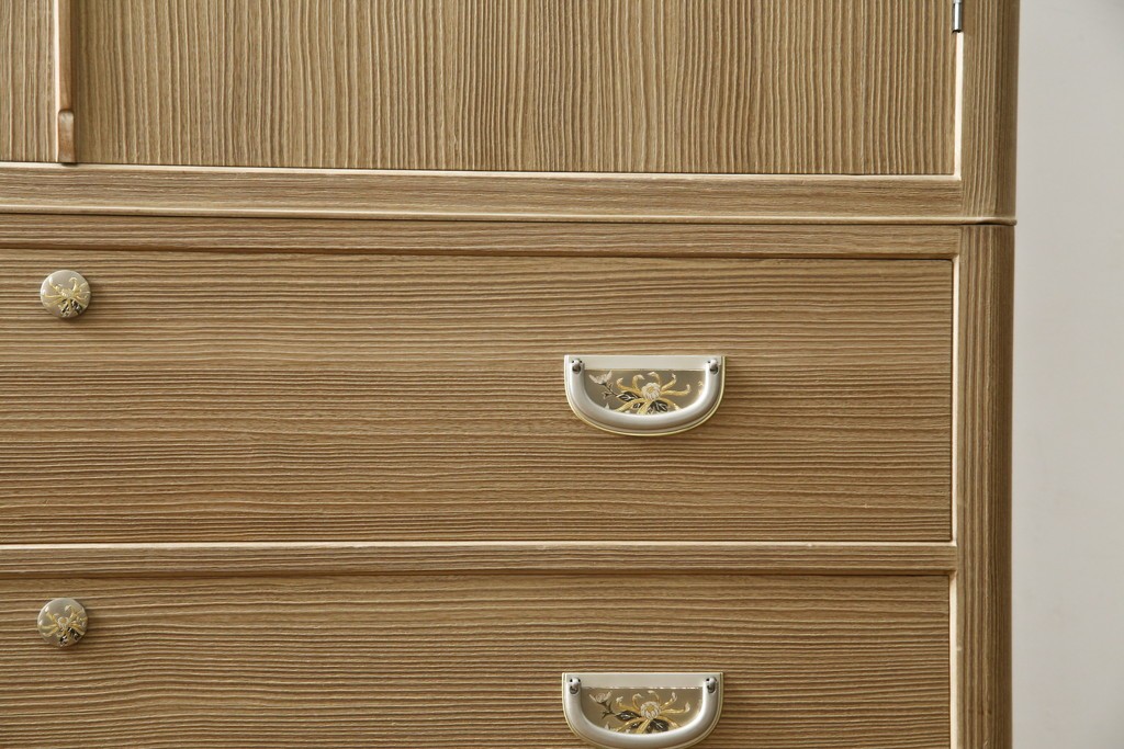 中古　美品　伝統工芸品　一級技能士 有本一郎作・久光刻　繊細な彫刻が美しい加茂総桐箪笥　定価約150万円　(R-086221)