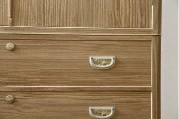 中古　美品　伝統工芸品　一級技能士 有本一郎作・久光刻　繊細な彫刻が美しい加茂総桐箪笥　定価約150万円　(R-086221)