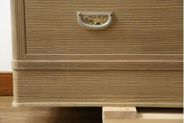 中古　美品　伝統工芸品　一級技能士 有本一郎作・久光刻　繊細な彫刻が美しい加茂総桐箪笥　定価約150万円　(R-086221)