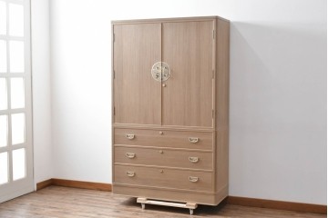 中古　美品　伝統工芸品　一級技能士 有本一郎作・久光刻　繊細な彫刻が美しい加茂総桐箪笥　定価約150万円　(R-086221)