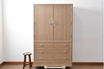 中古　美品　伝統工芸品　一級技能士 有本一郎作・久光刻　繊細な彫刻が美しい加茂総桐箪笥　定価約150万円　(R-086221)