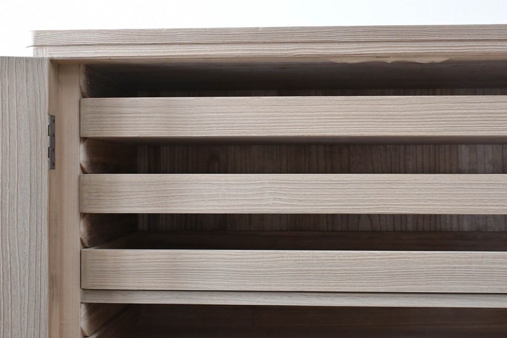 中古　美品　伝統工芸品　一級技能士 有本一郎作・久光刻　繊細な彫刻が美しい加茂総桐箪笥　定価約150万円　(R-086221)