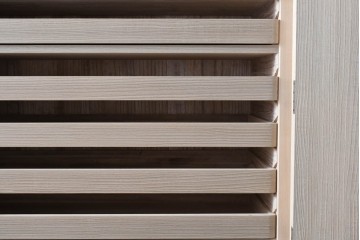 中古　美品　伝統工芸品　一級技能士 有本一郎作・久光刻　繊細な彫刻が美しい加茂総桐箪笥　定価約150万円　(R-086221)