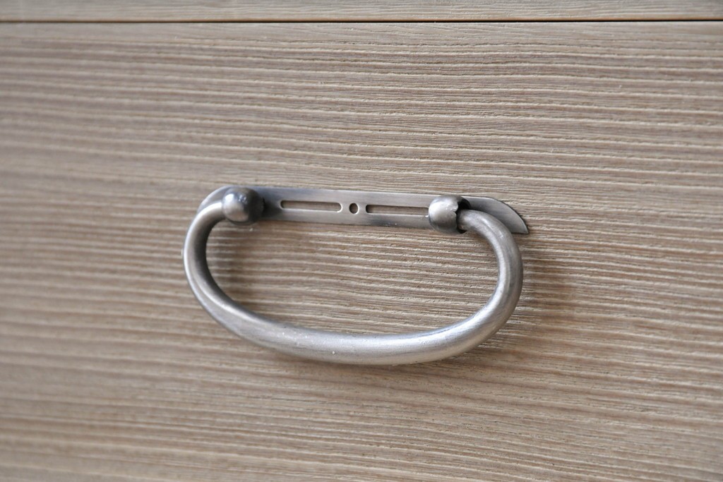 中古　美品　伝統工芸品　一級技能士 有本一郎作・久光刻　繊細な彫刻が美しい加茂総桐箪笥　定価約150万円　(R-086221)